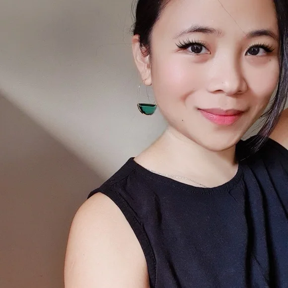 Green Sea glass on gold hoop earrings - Picture 3 of 3